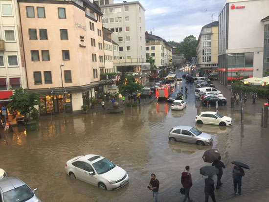 غرق شوارع فرانكفورت بألمانيا بسبب الأمطار (1)