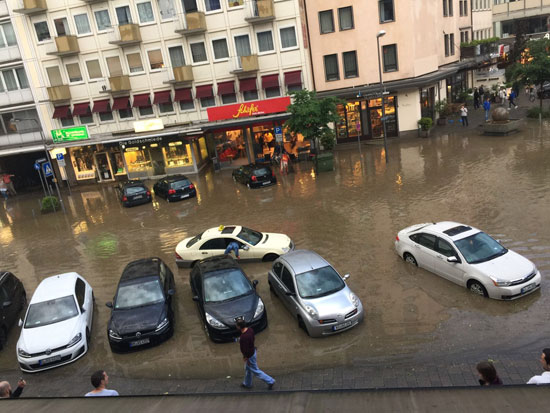 غرق شوارع فرانكفورت بألمانيا بسبب الأمطار (3)