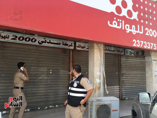 إغلاق محل المتهم بتعذيب مصرى فى الكويت (3)