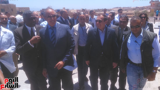 وزير البترول ومحافظ البحر الأحمر يتفقدان مستشفى غارب المركزى (2)