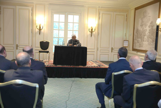 مجلس-حكماء-المسلمين-بمنتدى-مواجهة-الارهاب-والتكفير-بفرنسا-(5)