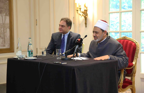 مجلس-حكماء-المسلمين-بمنتدى-مواجهة-الارهاب-والتكفير-بفرنسا-(11)