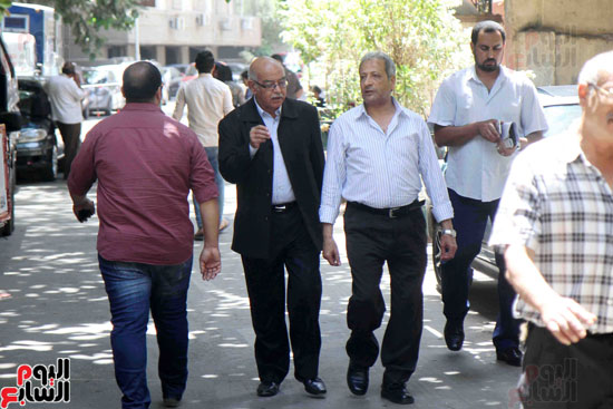 توافد عدد من الصحفيين إلى محيط قسم قصر النيل للتضامن مع النقيب (4)