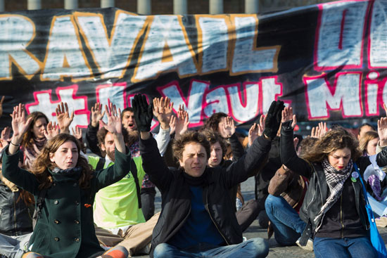 احتجاجات امام البرلمان الفرنسى (3)