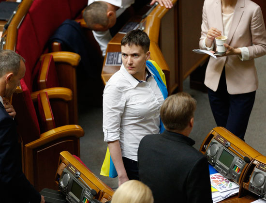 الطيارة سافشينكو تؤدى اليمين القانونية نائبة فى البرلمان الأوكرانى (1)