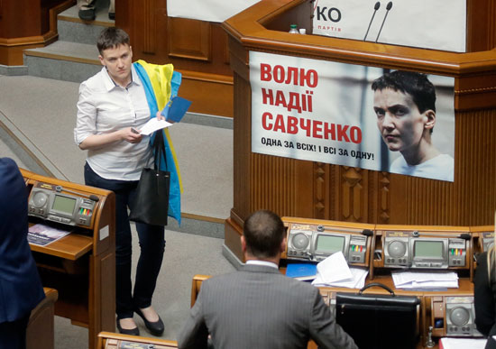 الطيارة سافشينكو تؤدى اليمين القانونية نائبة فى البرلمان الأوكرانى (6)