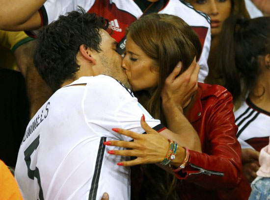 كاراسكو، قبلة كاراسكو، اشهر القبلات فى ملاعب العالم، ريال مدريد، اتلتيكو مدريد، نهائى دورى ابطال اوروبا (7)