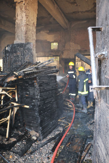 حريق-بمخازن-أخشاب-بمدرسة-أحمد-ماهر--(4)