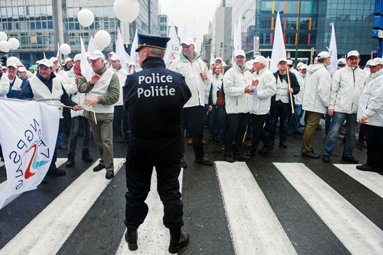 بلجيكا يبدأون إضرابا عن العمل (1)