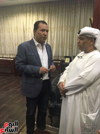 محافظ الأقصر يلتقى مدير الهلال الأحمر الإماراتى لتسلم معونات رمضان (2)