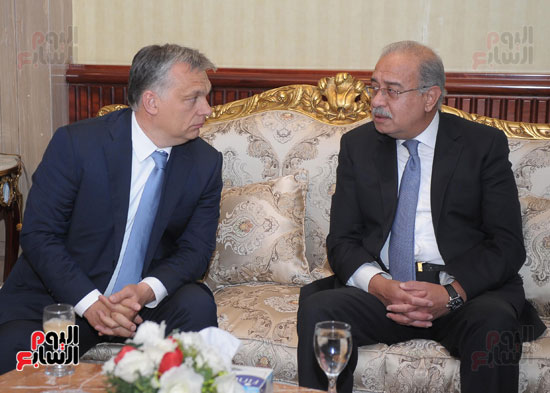شريف اسماعيل يستقبل رئيس الوزراء المجرى  (11)