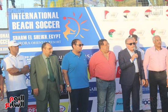 خالد فودة محافظ جنوب سيناء يسلم كأس البطولة (3)