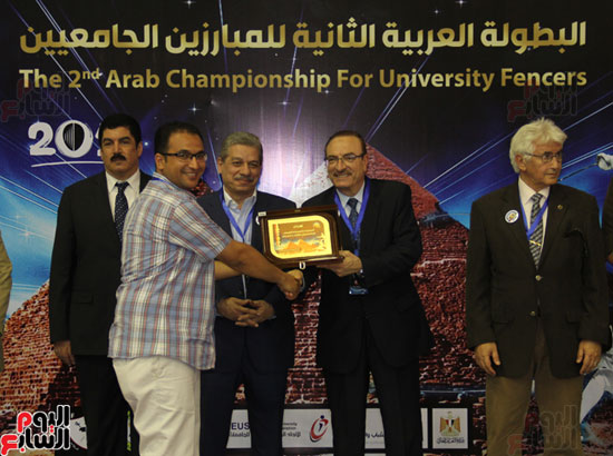  محافظ بنى سويف يشهد نهائى البطولة العربية للمبارزين الجامعيين    (1)