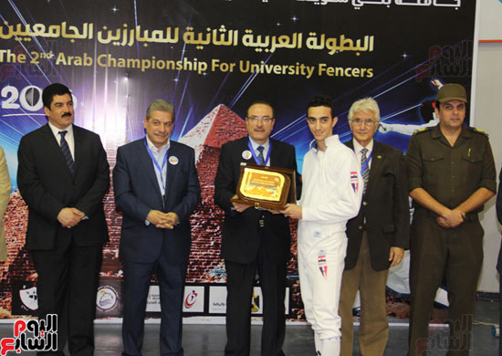  محافظ بنى سويف يشهد نهائى البطولة العربية للمبارزين الجامعيين    (4)