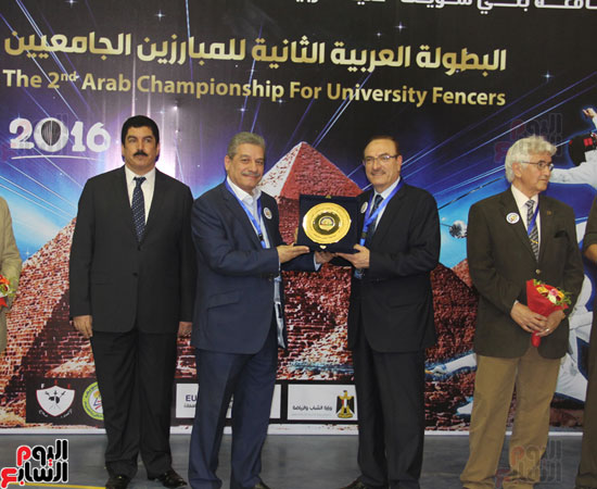 محافظ بنى سويف يشهد نهائى البطولة العربية للمبارزين الجامعيين    (6)