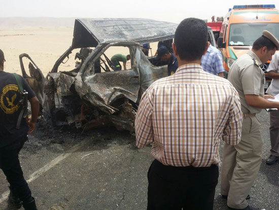 تفحم 4 جثث وإصابة 8 فى حادث مروع على الطريق الصحراوى الغربى بقنا (3)
