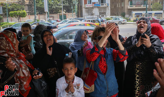 وقفة لأهالى الطوبجية أمام مبنى محافظة الإسكندرية (1)
