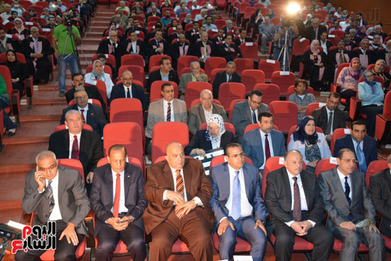  تكريم 75 باحثًا فى احتفالية عيد العلم بجامعة المنصورة (1)