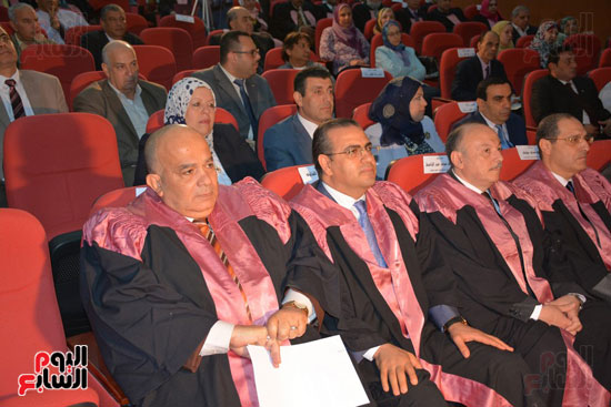  تكريم 75 باحثًا فى احتفالية عيد العلم بجامعة المنصورة (4)