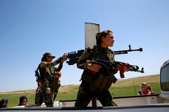 الجميلات الإيزيديات يحاربن ظلام داعش (1)