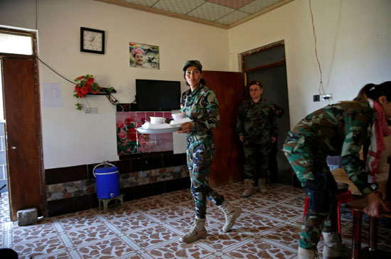 الجميلات الإيزيديات يحاربن ظلام داعش (8)