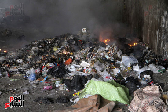 حرق القمامة بجوار دائرى بشتيل ونفق أحمد عرابى (15)