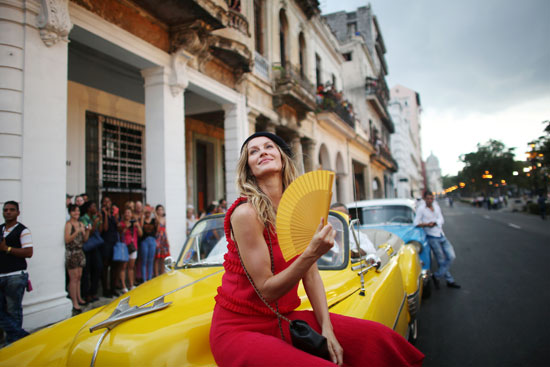 عرض أزياء ، المصمم الألمانى كارل لاغرفيلد ، دار أزياء شانيل ، العاصمة الكوبية هافانا ، أخبار كوبا (8)