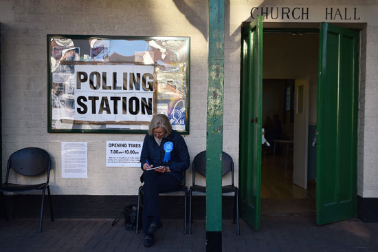 البريطانيين مراكز الاقتراع للإدلاء بأصواتهم فى الانتخابات المحلية (12)