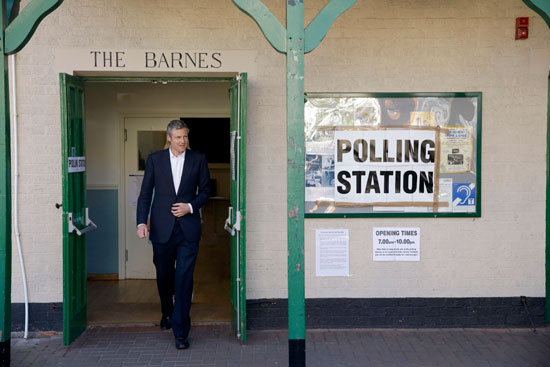 البريطانيين مراكز الاقتراع للإدلاء بأصواتهم فى الانتخابات المحلية (15)