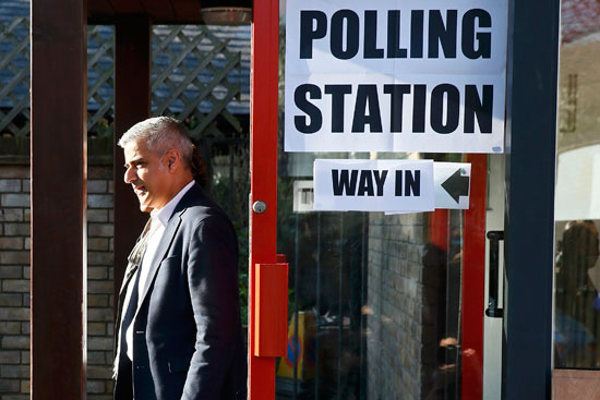 البريطانيين مراكز الاقتراع للإدلاء بأصواتهم فى الانتخابات المحلية (5)