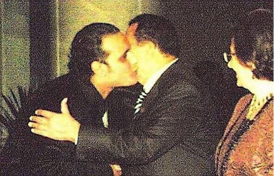 الملحن محمد رحيم مع الرئيس حسنى مبارك (1)
