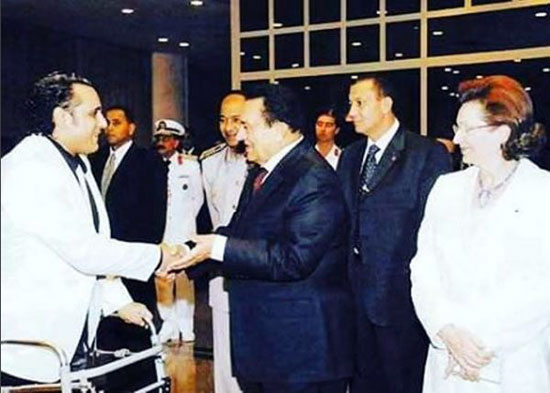الملحن محمد رحيم مع الرئيس حسنى مبارك (2)