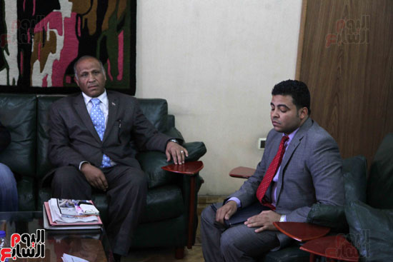 رئيس لجنة حقوق الإنسان يصل نقابة الصحفيين للاستماع لمطالبهم محمد انور السادات (2)