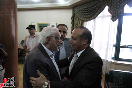رئيس لجنة حقوق الإنسان يصل نقابة الصحفيين للاستماع لمطالبهم محمد انور السادات (6)