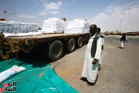 سفينة مساعدات غذائية أمريكية تصل إلى السودان (12)