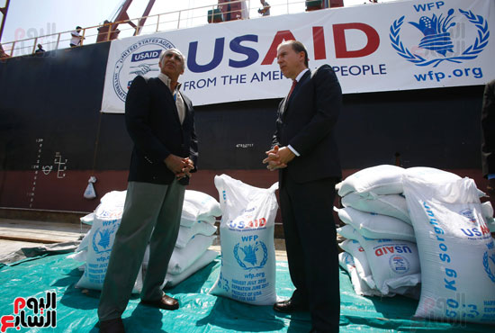 سفينة مساعدات غذائية أمريكية تصل إلى السودان (13)