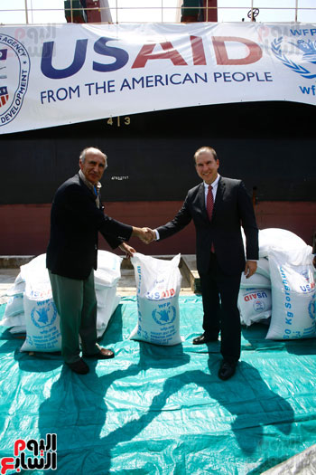 سفينة مساعدات غذائية أمريكية تصل إلى السودان (14)