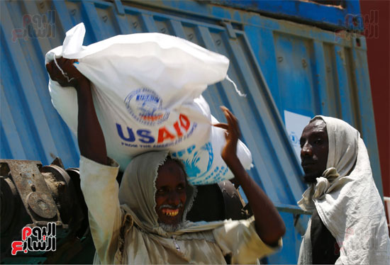 سفينة مساعدات غذائية أمريكية تصل إلى السودان (15)