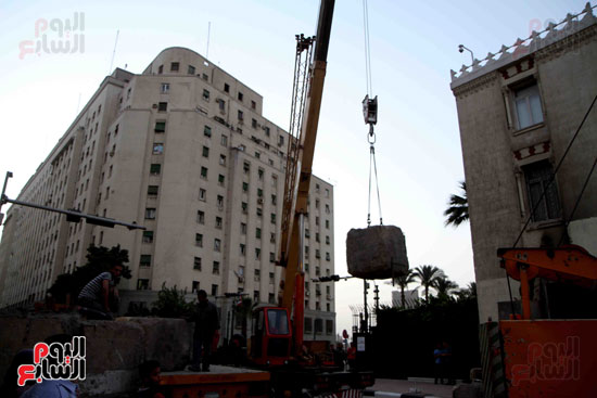 محافظة القاهرة تواصل إزالة الحواجز الخرسانية من محيط مقر الداخلية القديم (14)