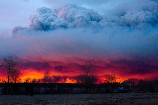 حرائق الغابات فى كندا تتجه جنوبا وتجلى الآلاف عن منازلهم (10)