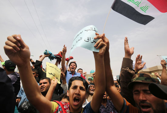 اغلاق طرق بغداد الرئيسية لمنع الاحتجاجات عند المنطقة الخضراء (10)