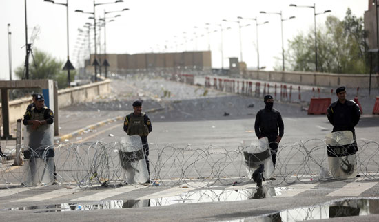 اغلاق طرق بغداد الرئيسية لمنع الاحتجاجات عند المنطقة الخضراء (15)