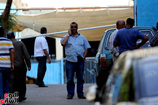 1خروج جثامين المقتولين فى ليبيا من مشرحة زينهم ونقلهم لمطار ألماظة لدفنهم بأسوان أهالى المتوفيين فى ليبيا (7)