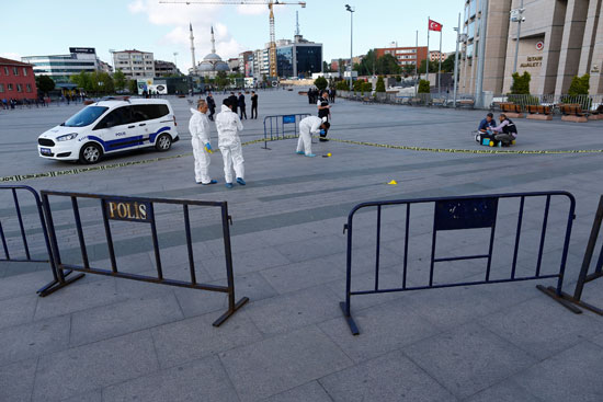 نجاة الصحفى التركى جان دوندار من هجوم مسلح أمام المحكمة (13)