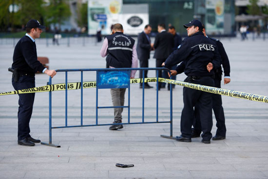 نجاة الصحفى التركى جان دوندار من هجوم مسلح أمام المحكمة (15)