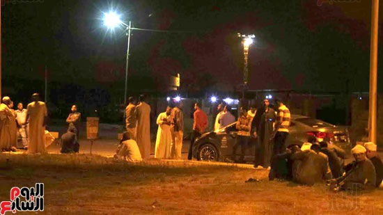 أهالى أسوان ينتظرون جثامين ذويهم فى أحداث ليبيا (1)