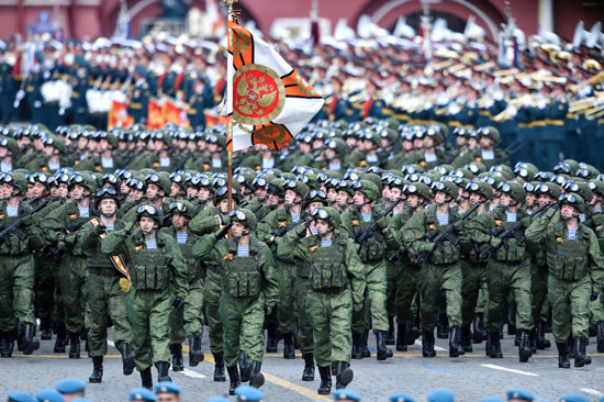 عروض عسكرية فى شوارع موسكو استعدادا  للاحتفال بذكرى يوم النصر (2)