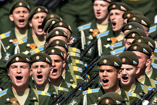 عروض عسكرية فى شوارع موسكو استعدادا  للاحتفال بذكرى يوم النصر (3)