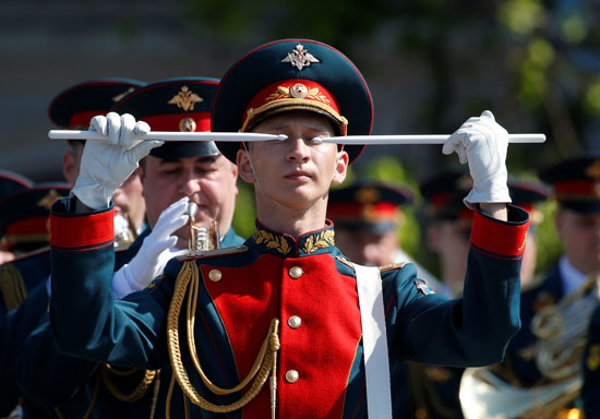 عروض عسكرية فى شوارع موسكو استعدادا  للاحتفال بذكرى يوم النصر (11)