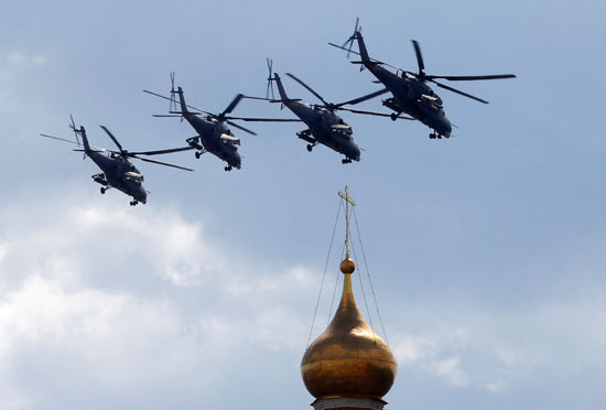عروض عسكرية فى شوارع موسكو استعدادا  للاحتفال بذكرى يوم النصر (12)